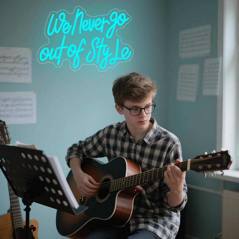 We Never Go Out Of Style Neon  - Neon Sign Party reseña y precio