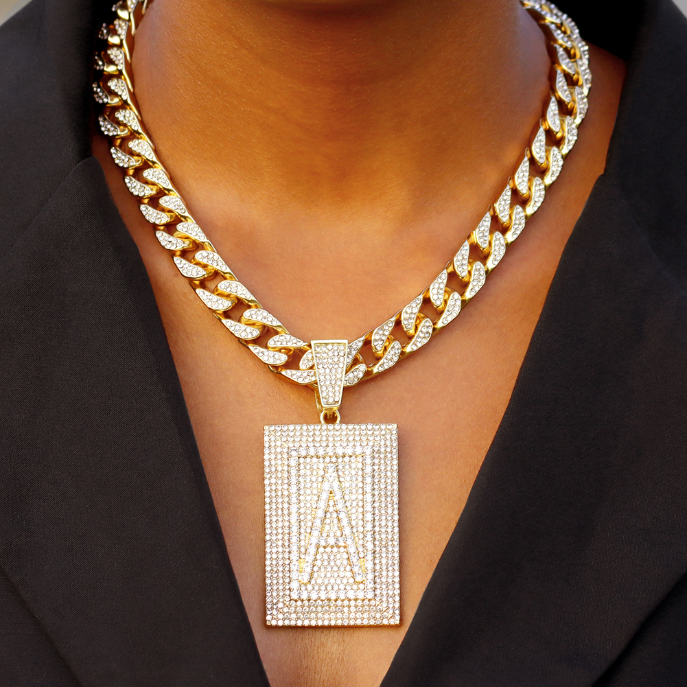 Initial Name Pendant Necklace  - Event Z reseña y precio
