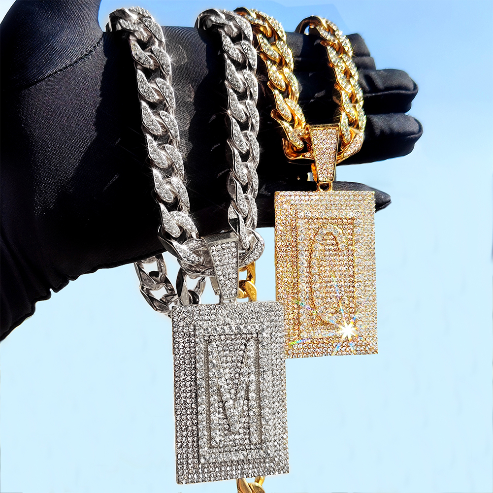 Initial Name Pendant Necklace  - Event Z reseña y precio