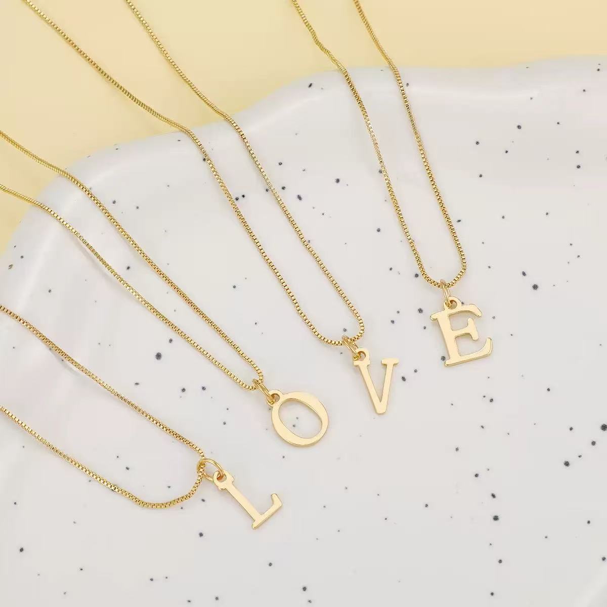 A-Z Initial Necklace 18K Gold  - Event Z reseña y precio